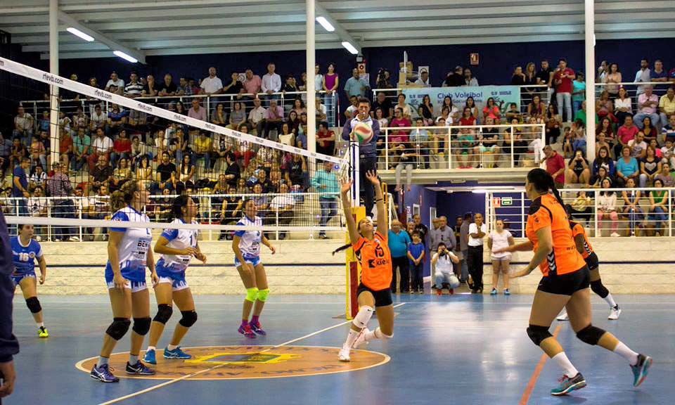 EXIGENTE estreno, ILUSIONANTE victoria de las de Lloret